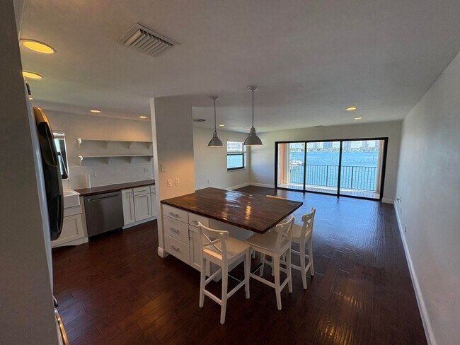 Photo - 360 Wilma Cir