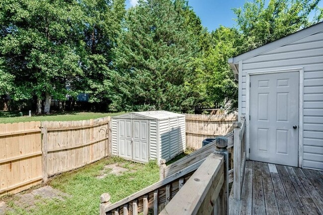 Photo - Live Comfortably in Williamsburg! Spacious...