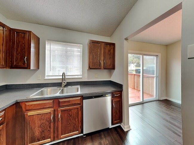 Photo - 3025 Oneida Rd