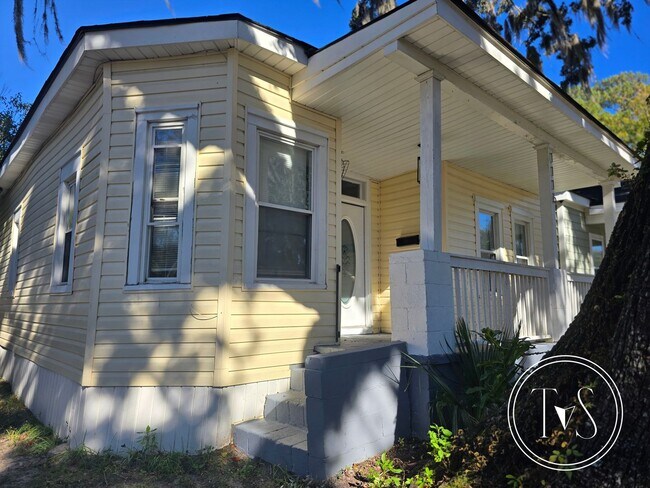 Photo - RATE DROP ALERT (was $1900/month)!