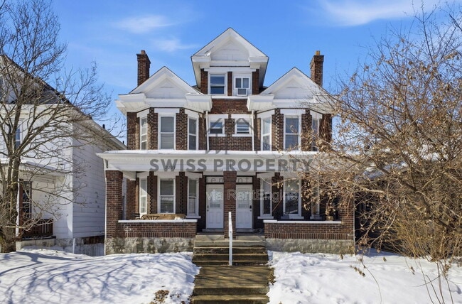 Building Photo - 2211 Summit St