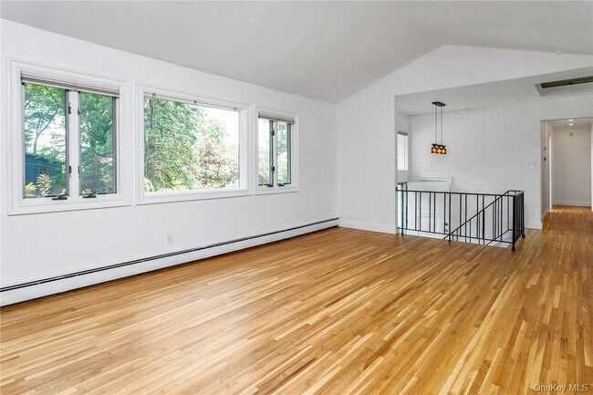 Photo - 5 Deerhill Ln