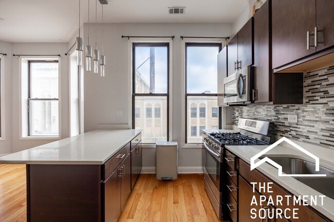 Photo - 2122 N Milwaukee Ave