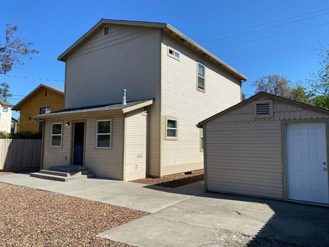 Photo - **Pre-Leasing for Summer 2025** Newly upda...