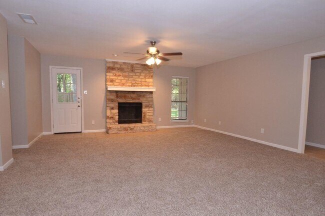 Photo - 203 County Glen St