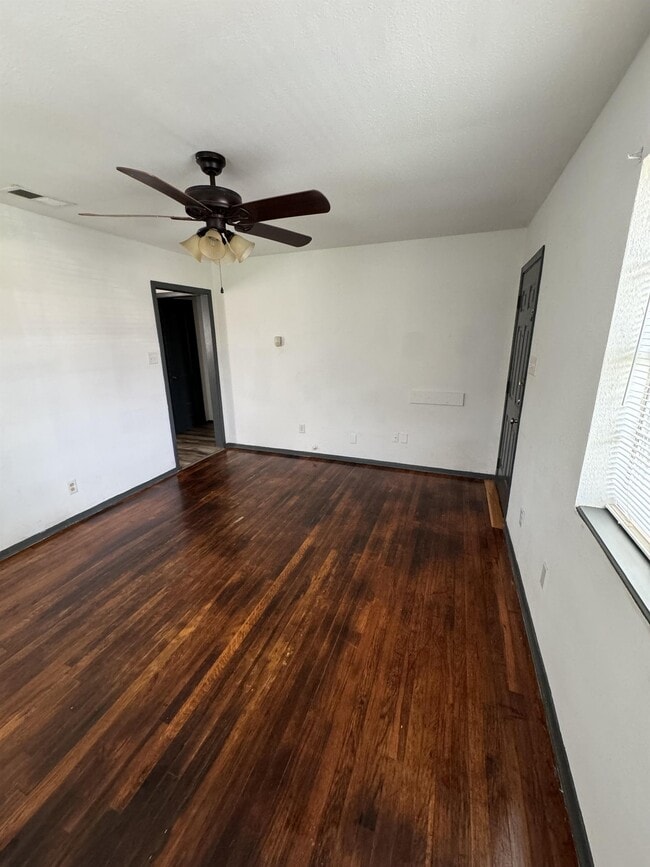 Photo - 1806 Mulford St