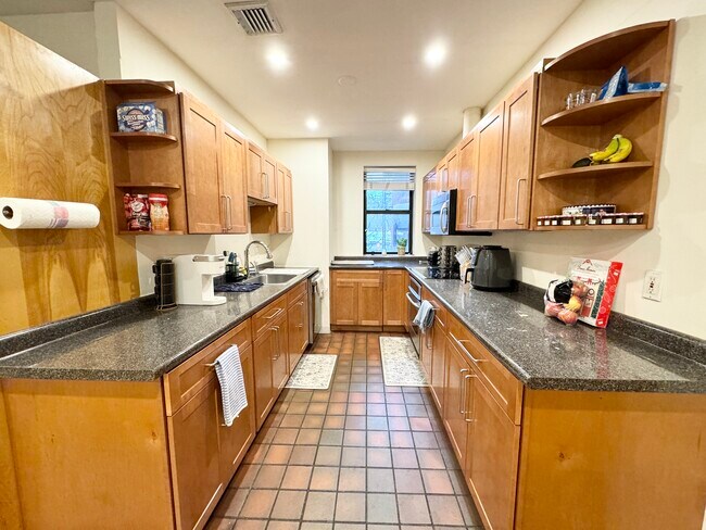 Building Photo - 87 Gainsborough St Unit 13
