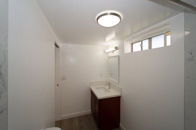 Photo - 1957 Hoohai St Unit Side 2