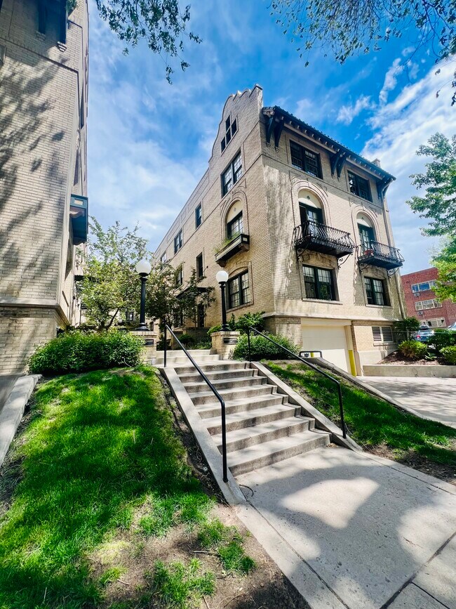 Building Photo - 960 N Sherman St Unit 1F