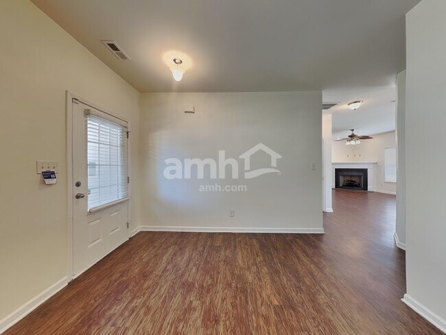 Photo - 645 Commander Dr