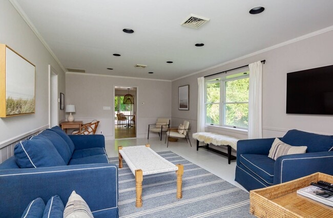 Photo - 15 Maidstone Ave