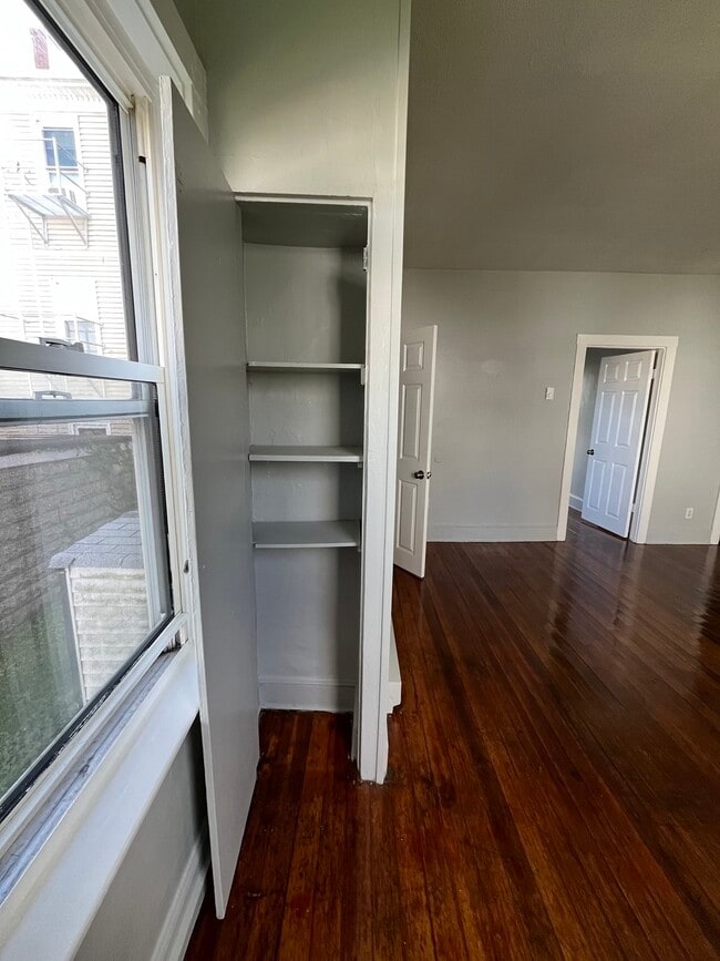 558 Plymouth Ave Unidad 1L
