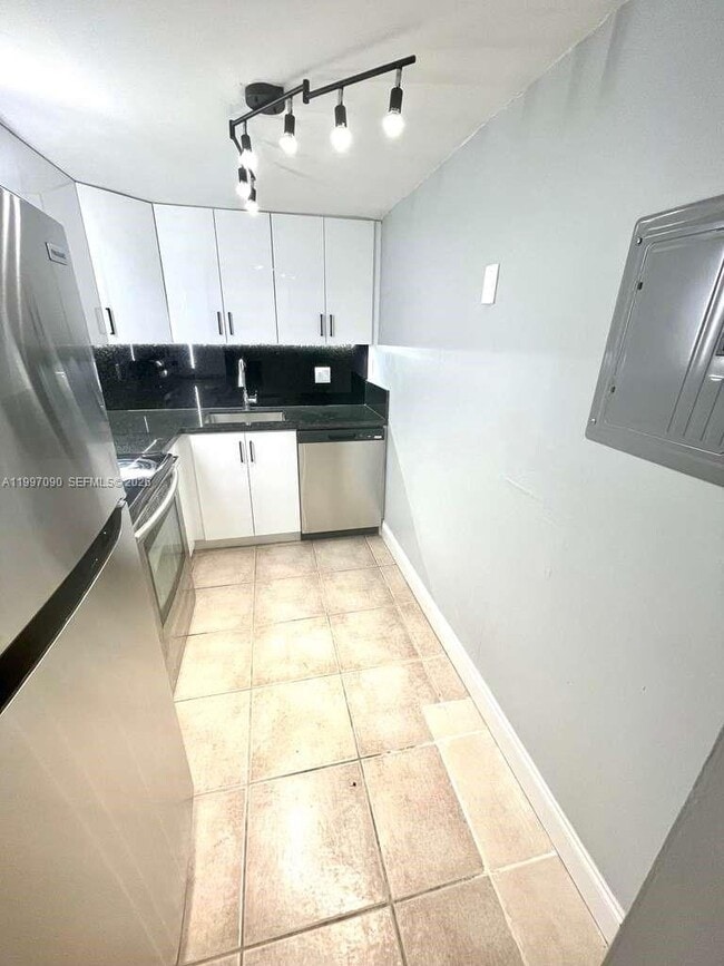 Photo - 400 NE 18th Ave Unit 206