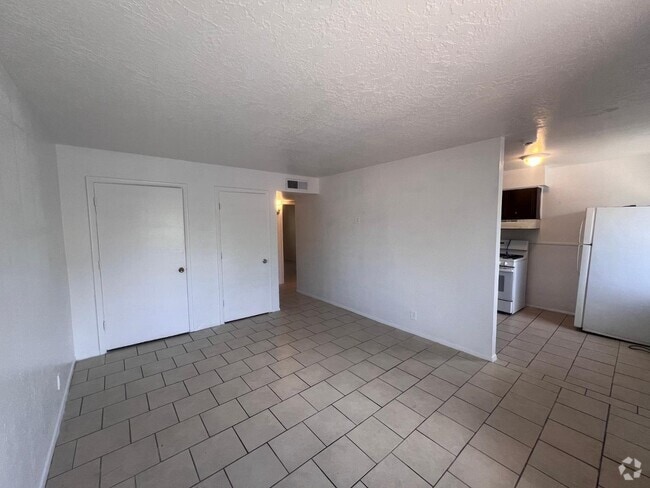 Building Photo - 8200 Copper Ave NE Unit B Rental