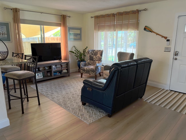 Photo - 262 43rd Ave NE