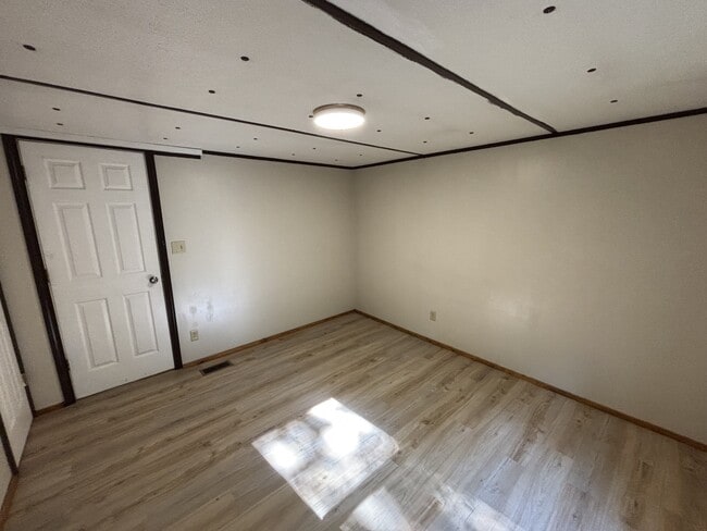 Photo - 324 E Newport Rd