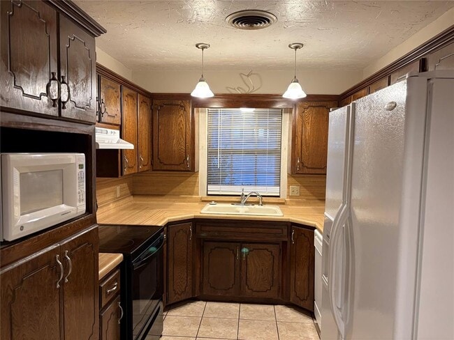 Photo - 153 Tobi Ave