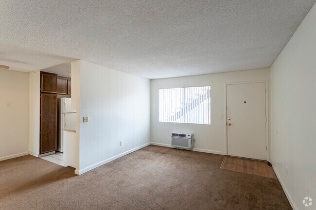 1 BR, 1 BA - 615 SF