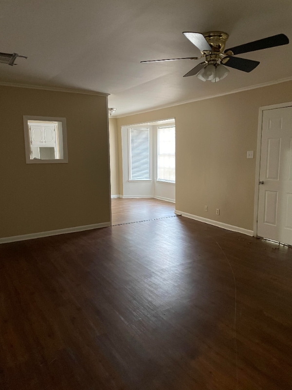 Photo - 108 W Collins St