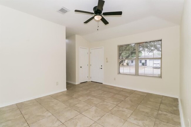 Photo - 11612 Gemmer St