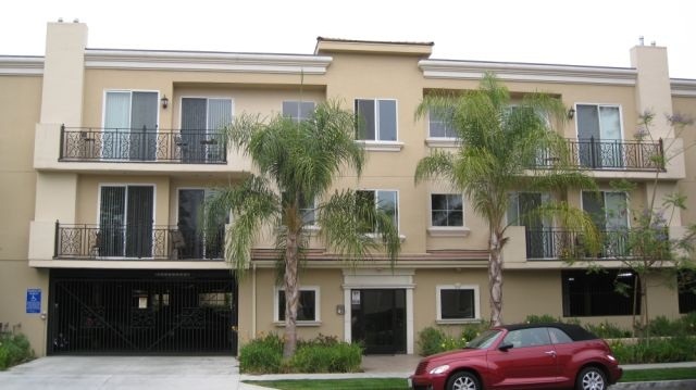 UPPER FLOOR - 5422 Hermitage Ave Apartments Unit 105