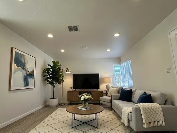 Photo - 795 E Lewelling Blvd