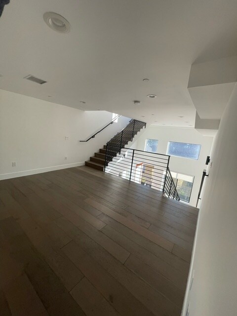 321 N Bixel St