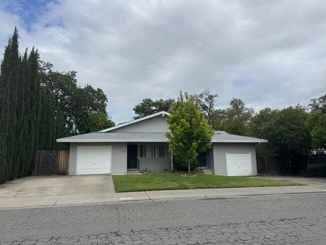 Building Photo - 2/2 Duplex in Fair Oaks
