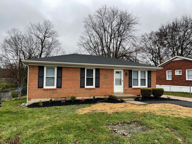 Building Photo - Brick Home For Rent Shelbyville