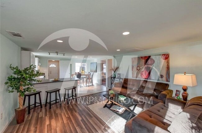 Photo - 842 Alice Ln