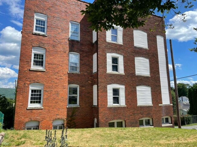 Building Photo - 1614 Unit #2
