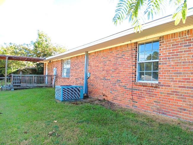 Photo - 252 Sanders Rd