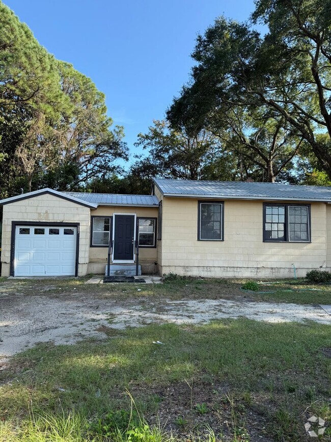 Building Photo - *RENOVATED* 3-Bedroom 1-Bath $1850 mo. - A... Rental