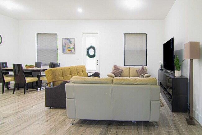 Photo - 15245 Brainbridge Cir