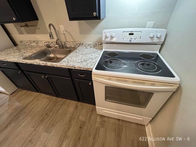 Photo - 622 Allison Ave SW Unit 6