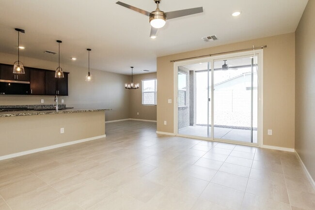 Photo - 24452 Chambers St