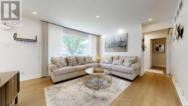 Photo - 30 Paperbirch Dr