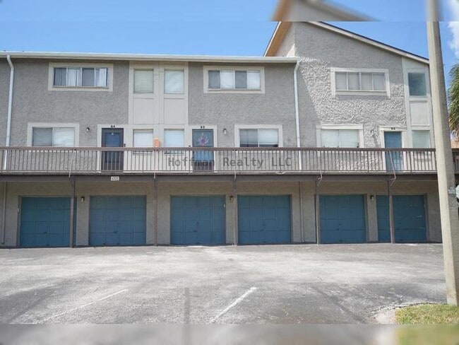 Building Photo - Waterfront 2BR Condo with Private Garage and Water Views in Tampa Unit b5