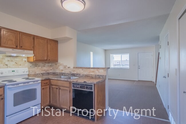 Building Photo - 3266 Vail Pass Dr