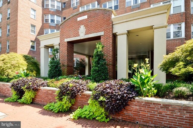 2500 Q St NW Unit 529