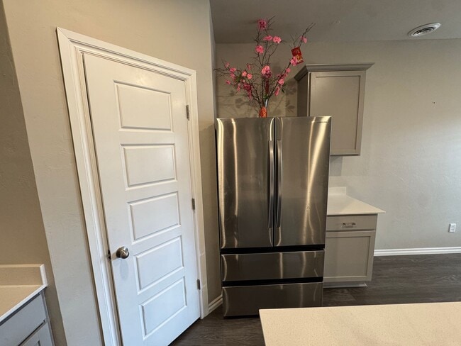 Photo - 2023 Yukon Beautiful Home