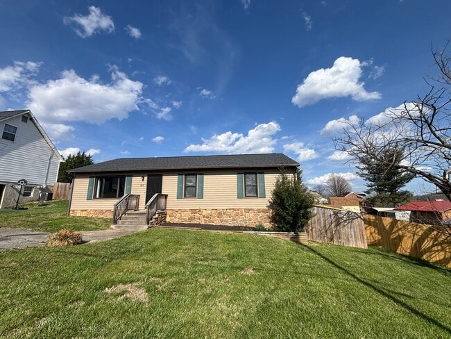 Building Photo - 3615 Ellen Dr