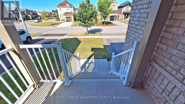 Photo - 138 Sun King Crescent
