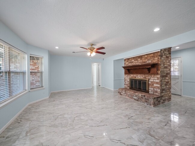 Photo - 29414 Stapleford St