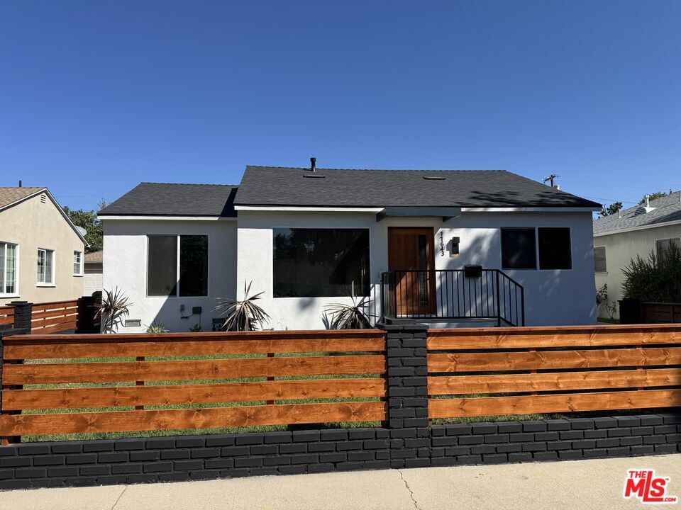 Photo - 17643 Haynes St Casa