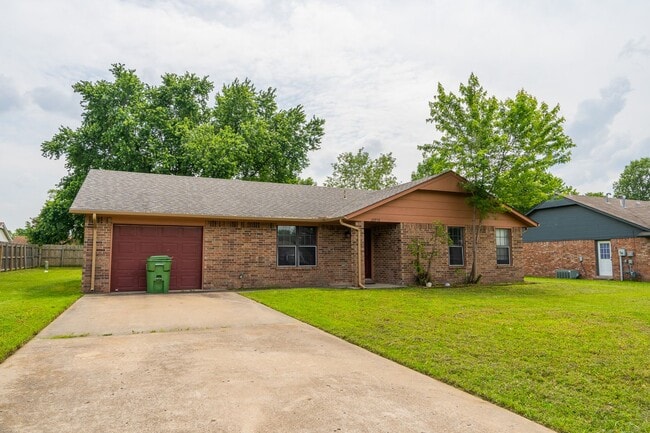 Photo - 3 Bed | 2 Bath | Broken Arrow