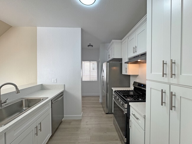 Photo - 156 S Oak Knoll Ave Unidad 301