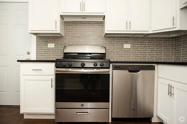 Building Photo - 923 W Waveland Ave Unit 915-3 3 Bed Rental