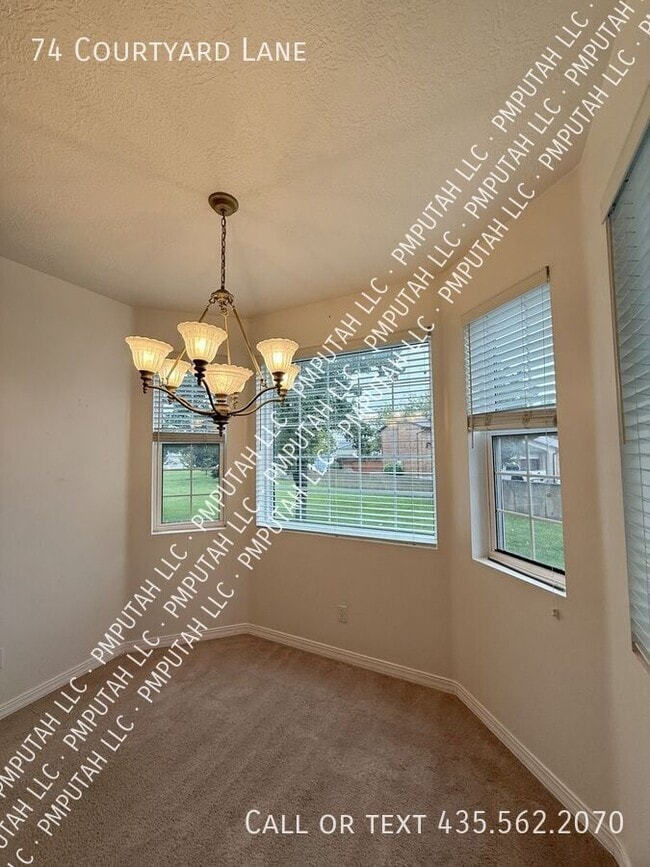 Photo - 74 Courtyard Ln E