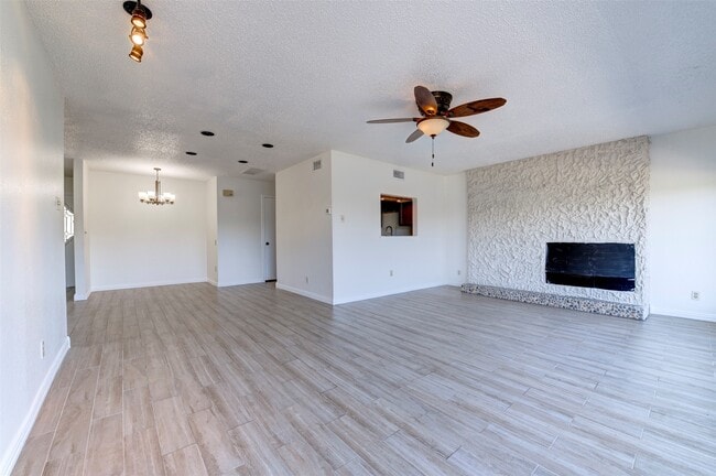 Photo - 2137 Casa Rio Cir